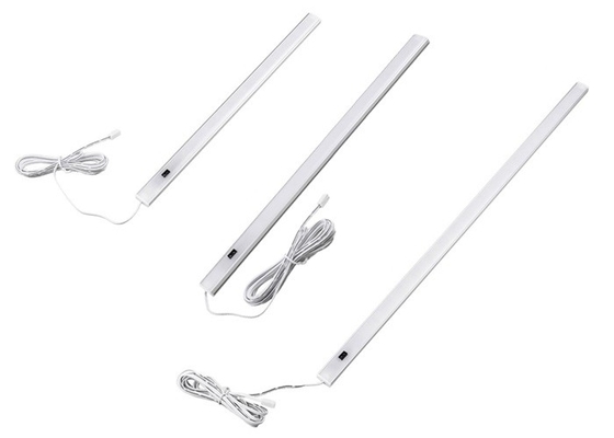 Diodo emissor de luz montado sob o armário de cozinha que leve o sensor da onda da mão 12V para o corredor